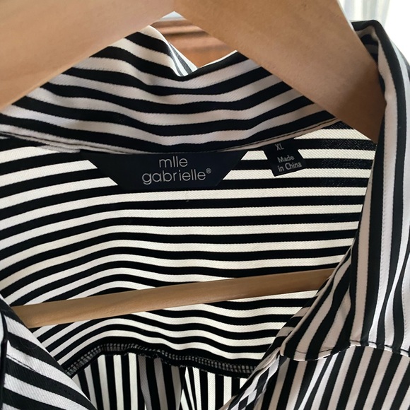 Beautiful button front dress - Picture 6 of 15